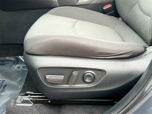 Used 2020 Toyota RAV4 XLE image 18