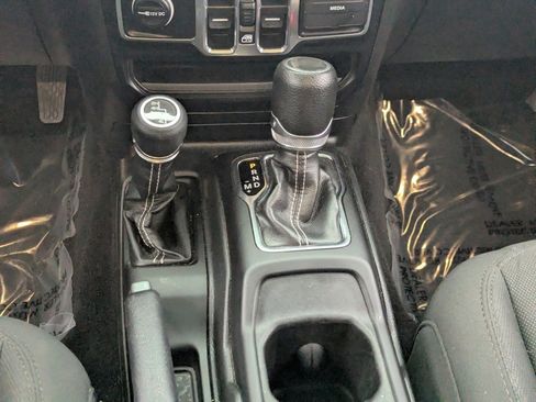 Used 2023 Jeep Wrangler Sahara image 22