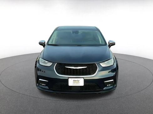 Used 2023 Chrysler Pacifica Limited image 4