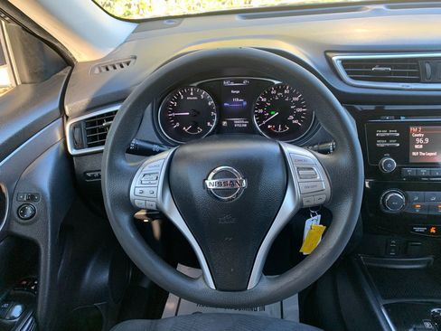 Used 2015 Nissan Rogue S image 13