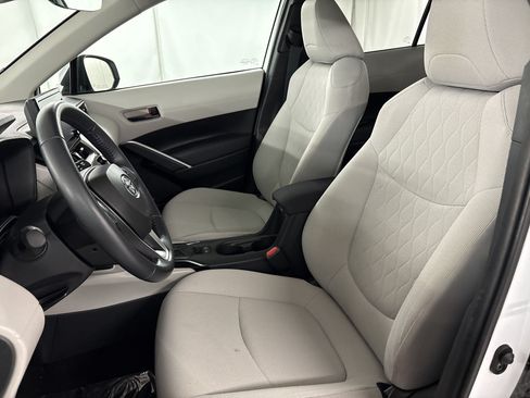 Used 2022 Toyota Corolla Cross LE w/ Moonroof Package AWD/4WD image 22