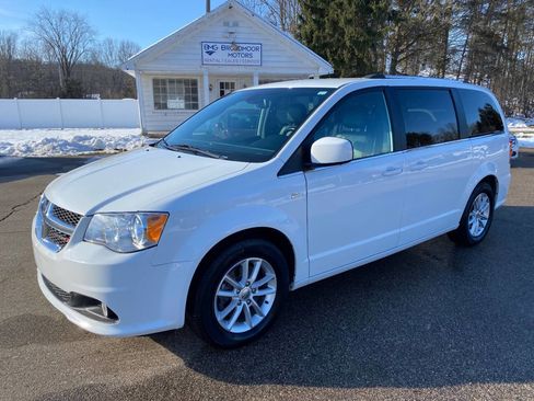 Used 2019 Dodge Grand Caravan SXT image 1