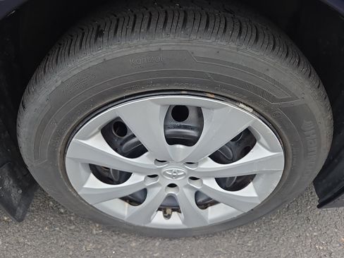 Used 2022 Toyota Corolla LE w/ Carpet Mat Package (TMS) FWD image 9