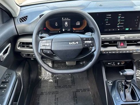 Used 2025 Kia K4 LXS image 16