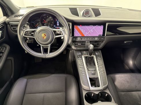 Certified 2021 Porsche Macan image 27