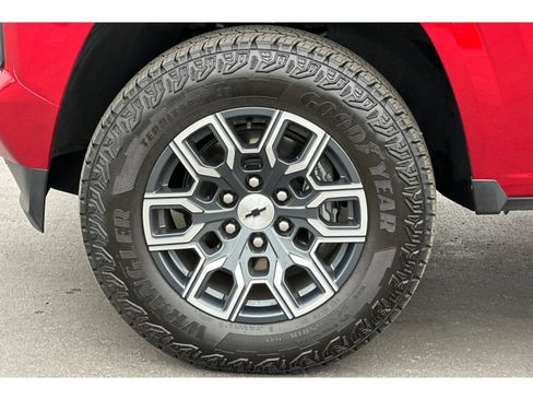Used 2025 Chevrolet Colorado Z71 AWD/4WD image 33