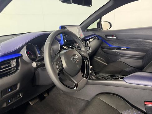Used 2021 Toyota C-HR XLE FWD image 22