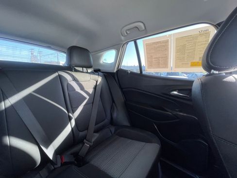 Used 2025 Chevrolet Trax LT w/ LT Convenience Package FWD image 38