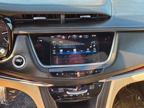 Used 2017 Cadillac XT5 Luxury image 46