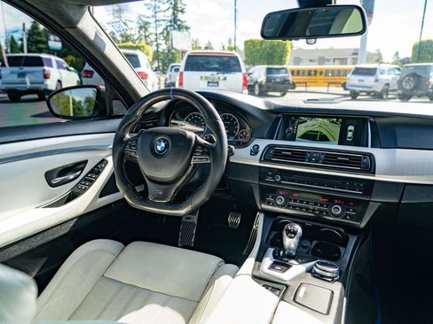 Used 2014 BMW M5 RWD image 18