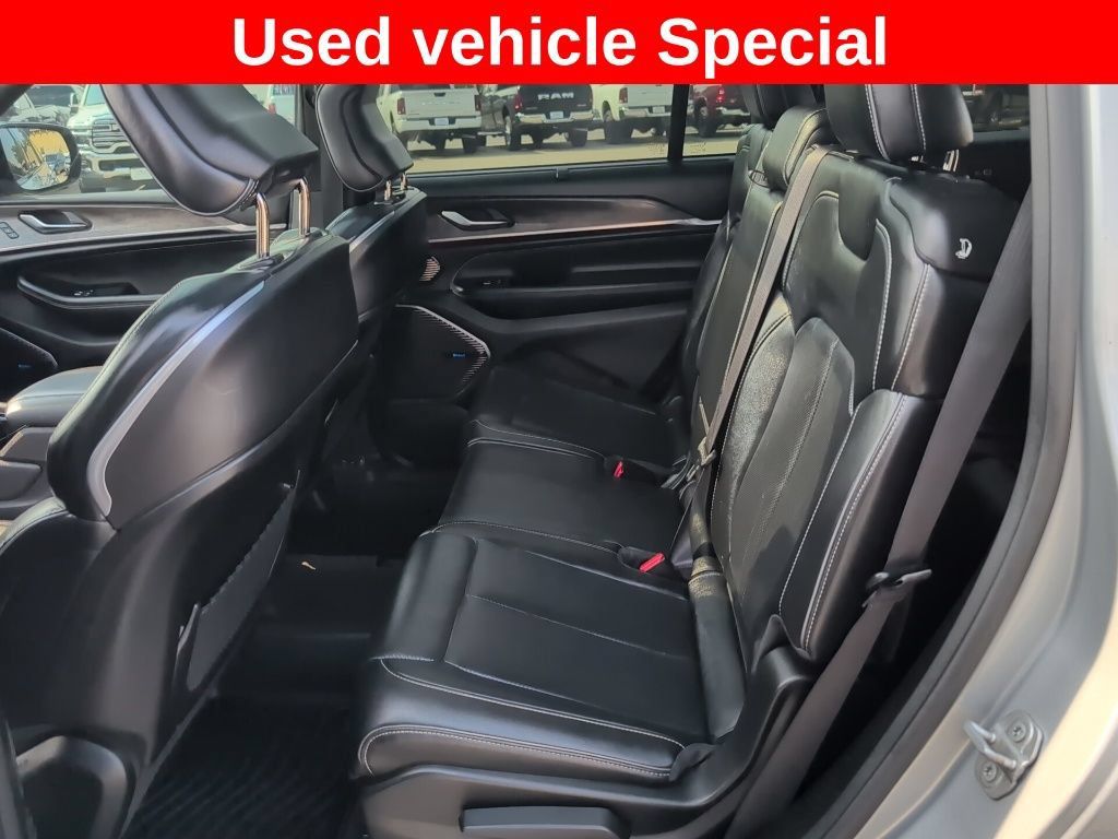 Used 2022 Jeep Grand Cherokee L Overland w/ Luxury Tech Group IV AWD/4WD image 21
