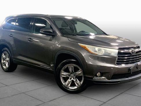Used 2015 Toyota Highlander Limited Platinum AWD/4WD image 3