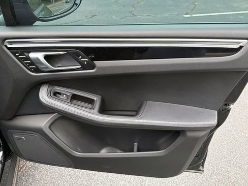 Used 2018 Porsche Macan AWD/4WD image 16
