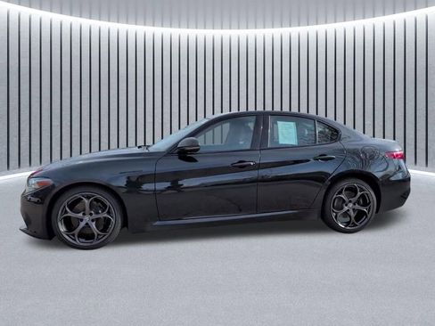 Used 2023 Alfa Romeo Giulia Estrema AWD/4WD image 16