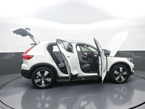 Used 2021 Volvo XC40 T5 Momentum w/ Protection Package Premier AWD/4WD image 43
