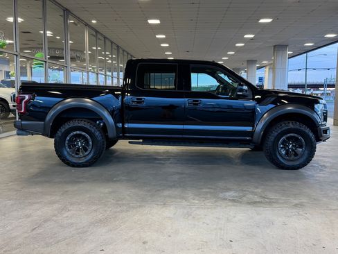 Certified 2017 Ford F150 Raptor w/ Equipment Group 802A Luxury image 8