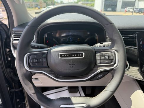 Used 2022 Jeep Wagoneer Series II AWD/4WD image 15