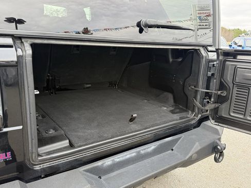 Used 2019 Jeep Wrangler Unlimited Sahara w/ Cold Weather Group image 5