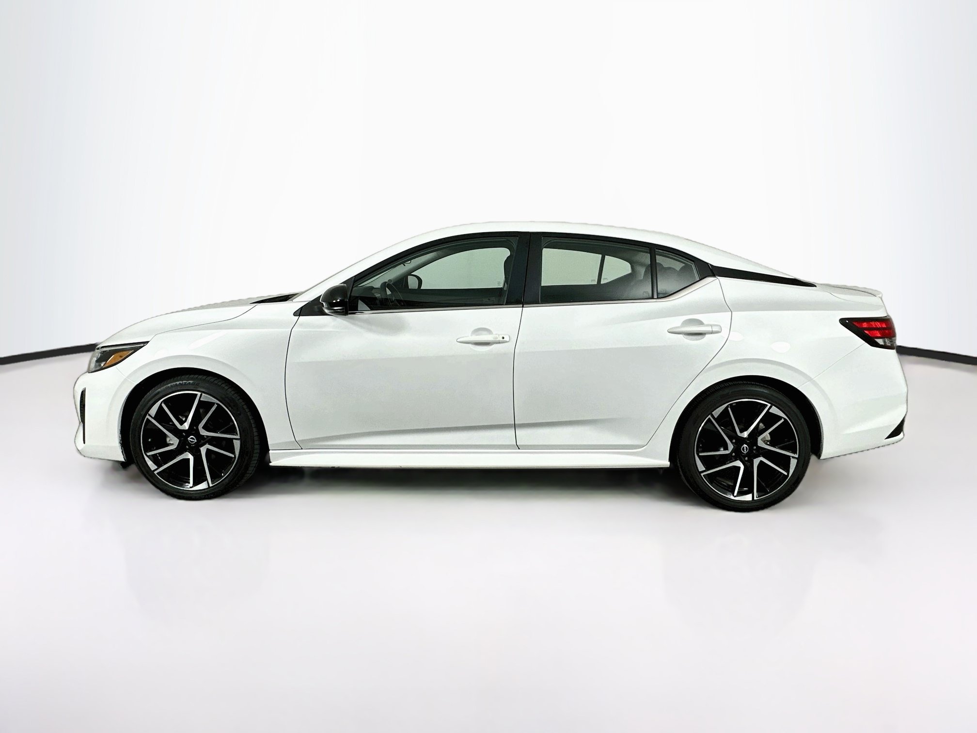 Used 2025 Nissan Sentra SR FWD image 4