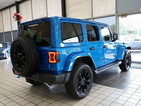 Used 2023 Jeep Wrangler Unlimited Sahara AWD/4WD image 17