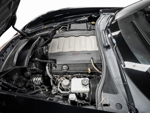 Used 2019 Chevrolet Corvette Stingray Coupe w/ Carbon Flash Badge Package image 55