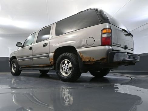Used 2002 Chevrolet Suburban LS image 44