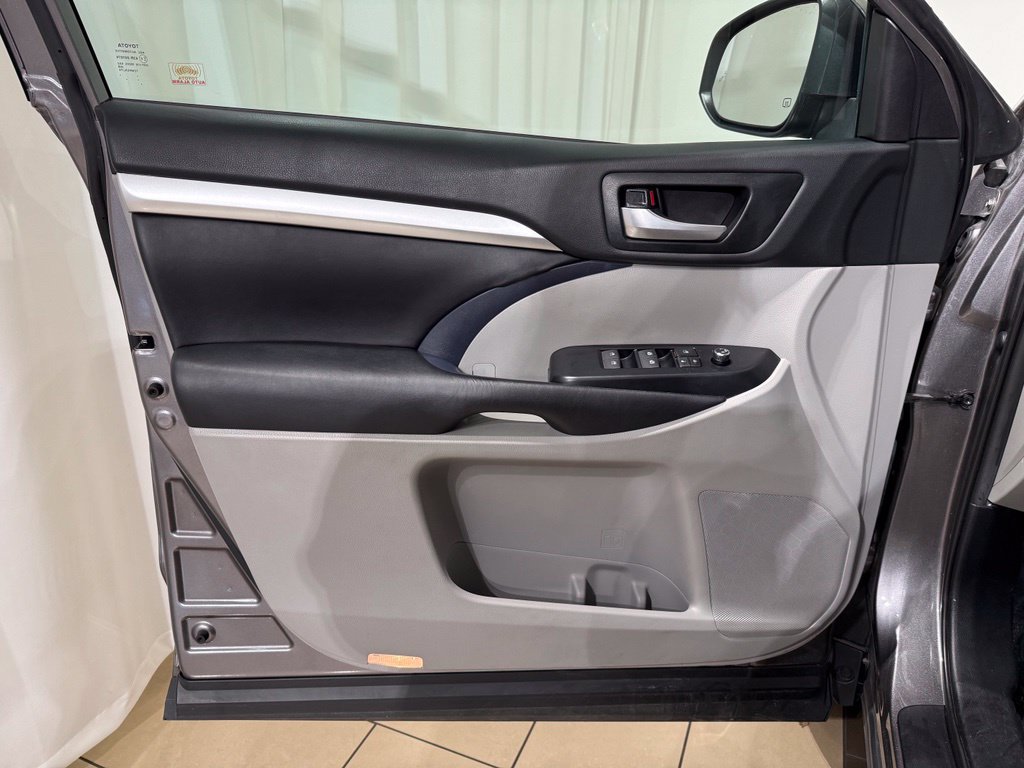 Certified 2019 Toyota Highlander XLE AWD/4WD image 15