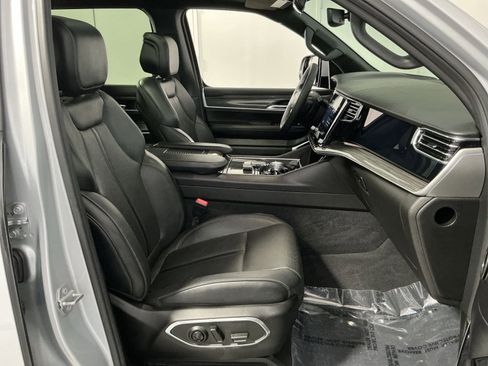 Used 2022 Jeep Wagoneer Series III w/ Premium Group I image 35