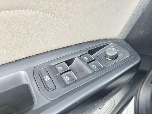 Used 2021 Volkswagen Atlas Cross Sport SE image 33