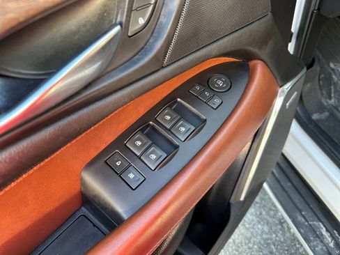 Used 2019 Cadillac Escalade Luxury image 9