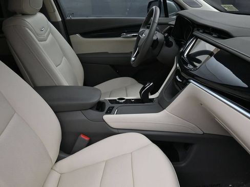 Certified 2024 Cadillac XT6 Premium Luxury FWD image 2