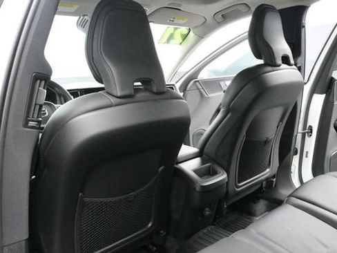 Used 2021 Volvo XC60 T6 Momentum AWD/4WD image 23