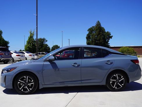 Used 2025 Nissan Sentra SV FWD image 3