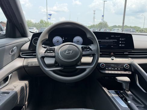 Used 2024 Hyundai Elantra SEL FWD image 21