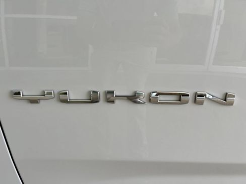 Used 2023 GMC Yukon SLE RWD image 29