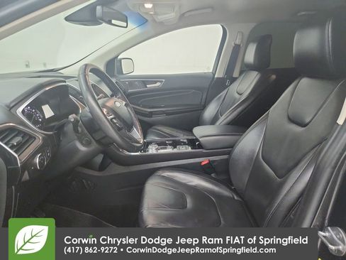 Used 2020 Ford Edge Titanium image 18