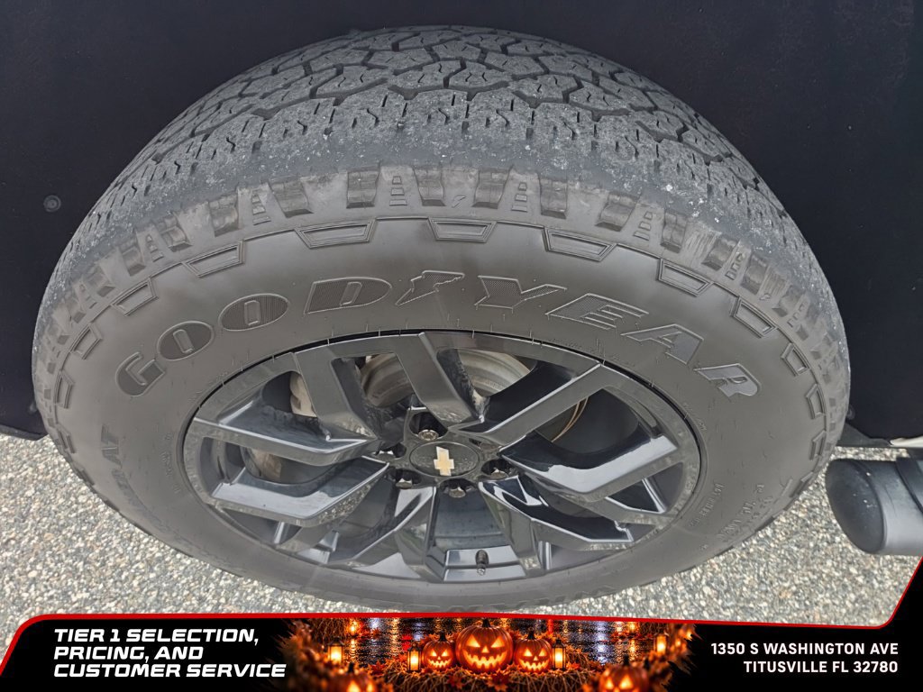 Used 2022 Chevrolet Suburban Z71 w/ Luxury Package AWD/4WD image 10