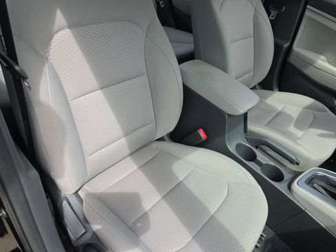 Used 2020 Hyundai Elantra SE FWD image 11