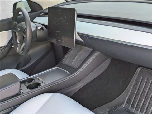 Used 2022 Tesla Model Y Performance image 21