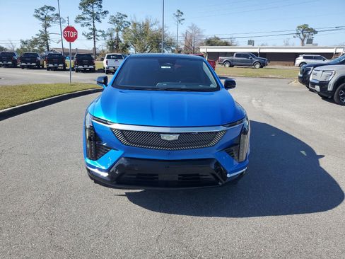 New 2025 Cadillac Optiq Luxury 2 image 8