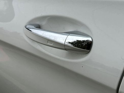 Used 2022 Mercedes-Benz GLC 300 4MATIC image 18