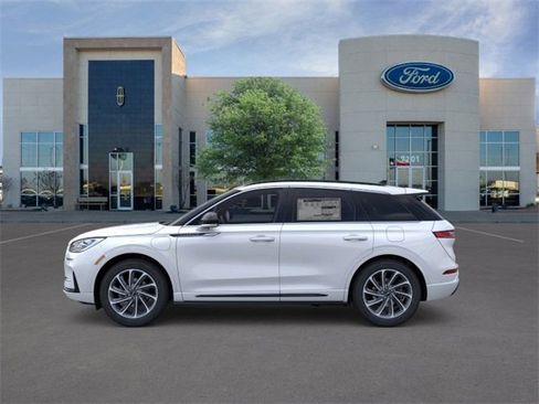 New 2025 Lincoln Corsair Grand Touring image 3