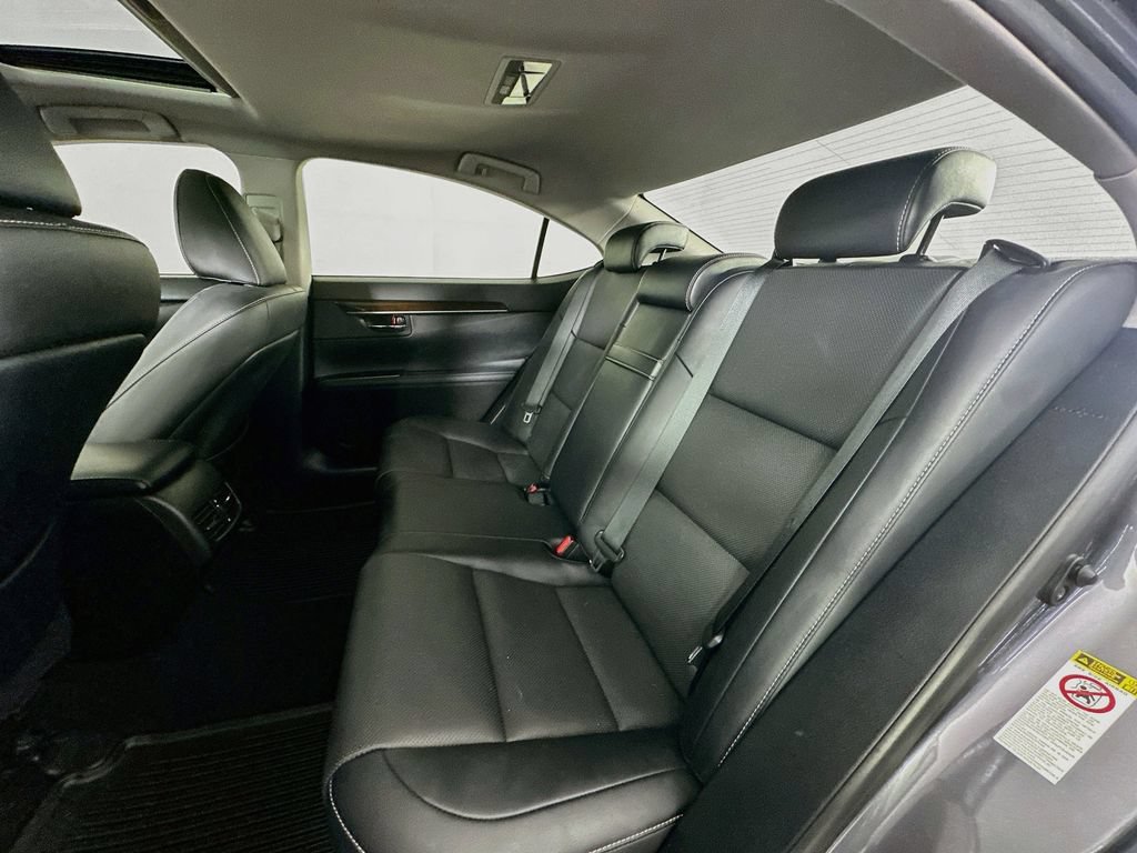 Used 2016 Lexus ES 350 w/ Premium Package w/Wood Trim FWD image 25