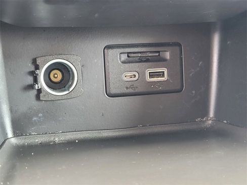 Used 2021 GMC Acadia SLT w/ Preferred Package image 23