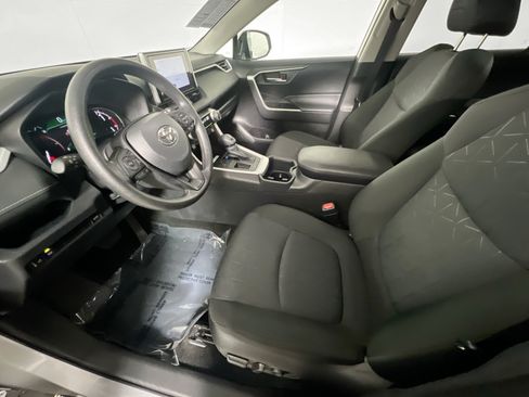 Used 2025 Toyota RAV4 XLE w/ Convenience Package FWD image 15