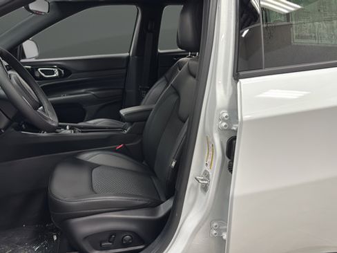 New 2026 Jeep Compass Latitude AWD/4WD image 9