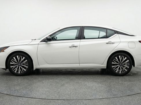 Used 2025 Nissan Altima 2.5 SV image 5