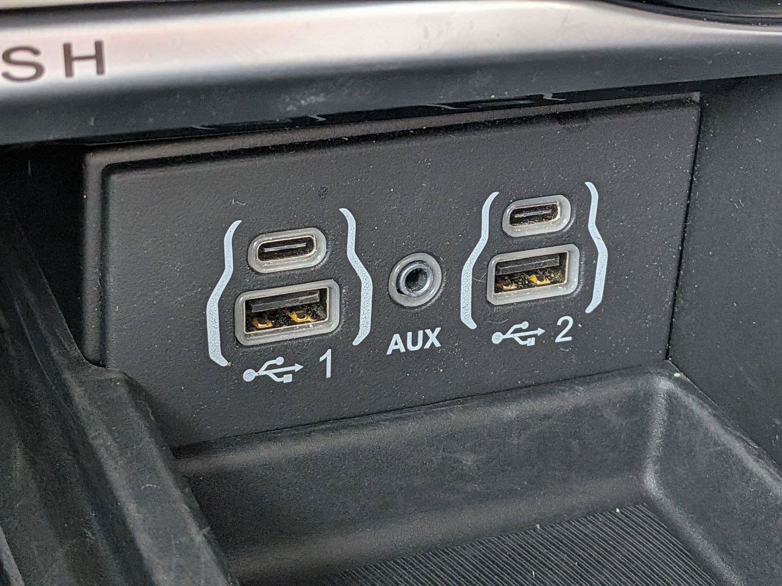Used 2022 Chrysler Pacifica Limited AWD/4WD image 30