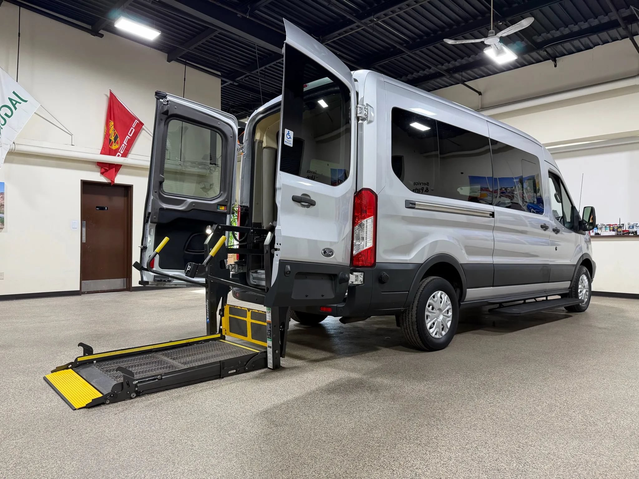 Used 2015 Ford Transit 250 148 Medium Roof RWD image 23