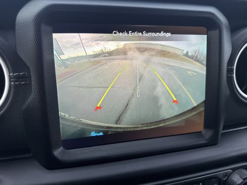 Used 2023 Jeep Wrangler Sahara w/ Cold Weather Group image 18